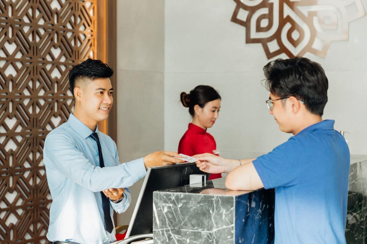 Phu Thang Grand Hotel Duc Hoa Экстерьер фото