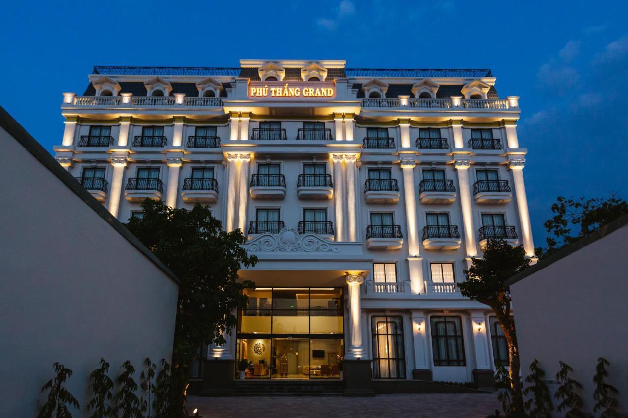 Phu Thang Grand Hotel Duc Hoa Экстерьер фото