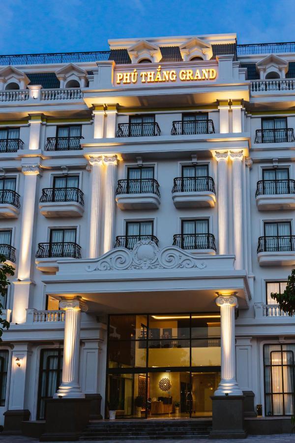 Phu Thang Grand Hotel Duc Hoa Экстерьер фото