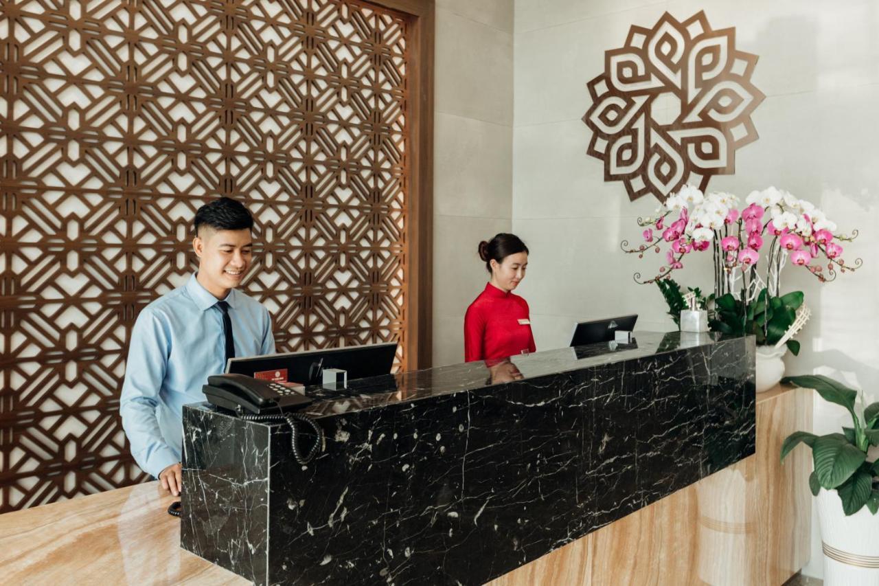Phu Thang Grand Hotel Duc Hoa Экстерьер фото
