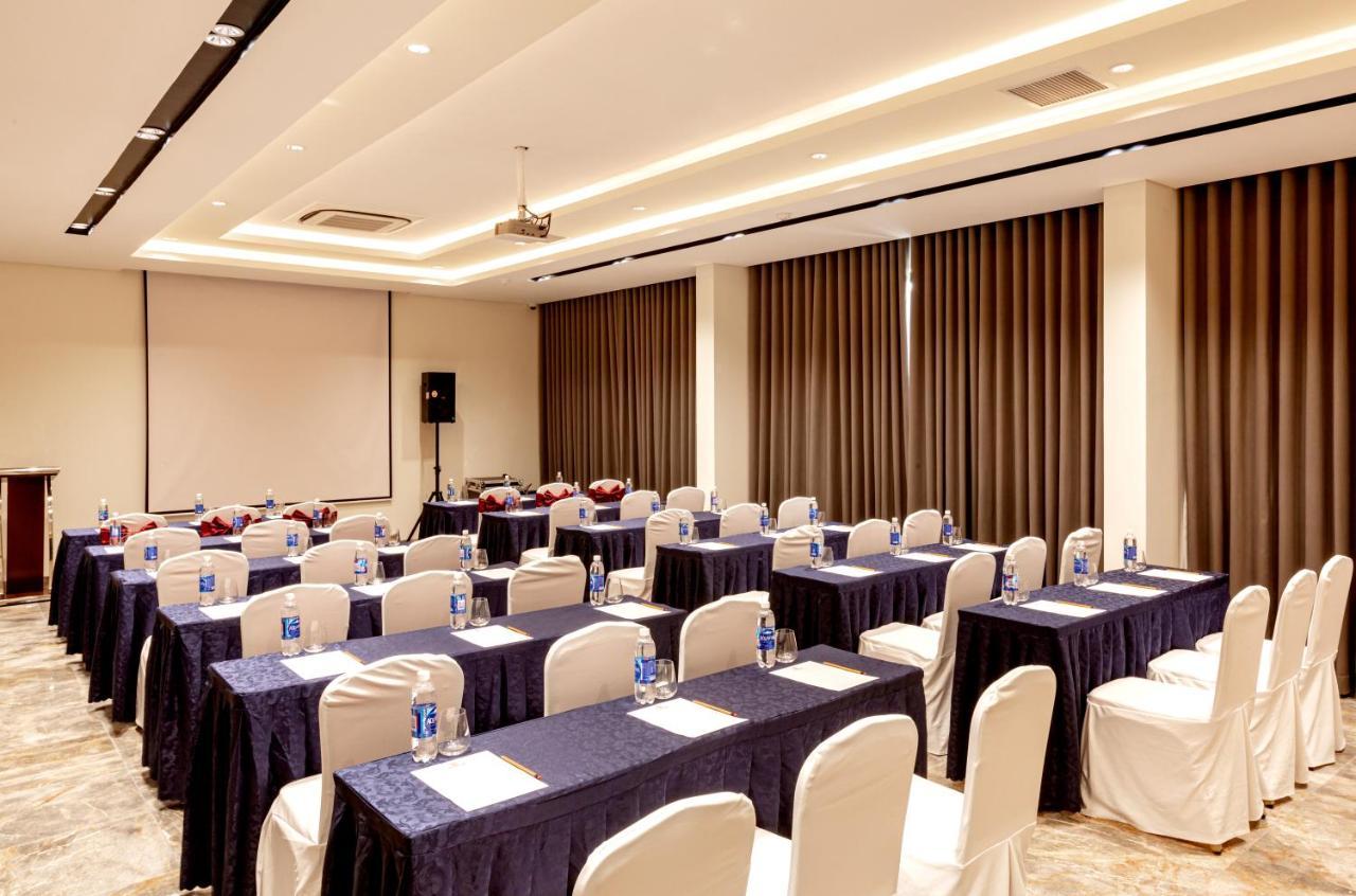 Phu Thang Grand Hotel Duc Hoa Экстерьер фото