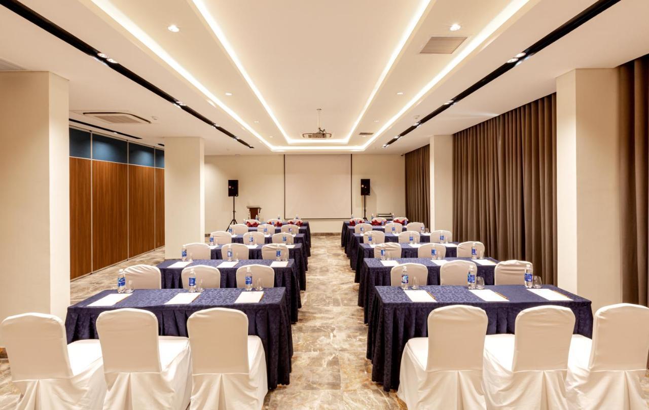 Phu Thang Grand Hotel Duc Hoa Экстерьер фото
