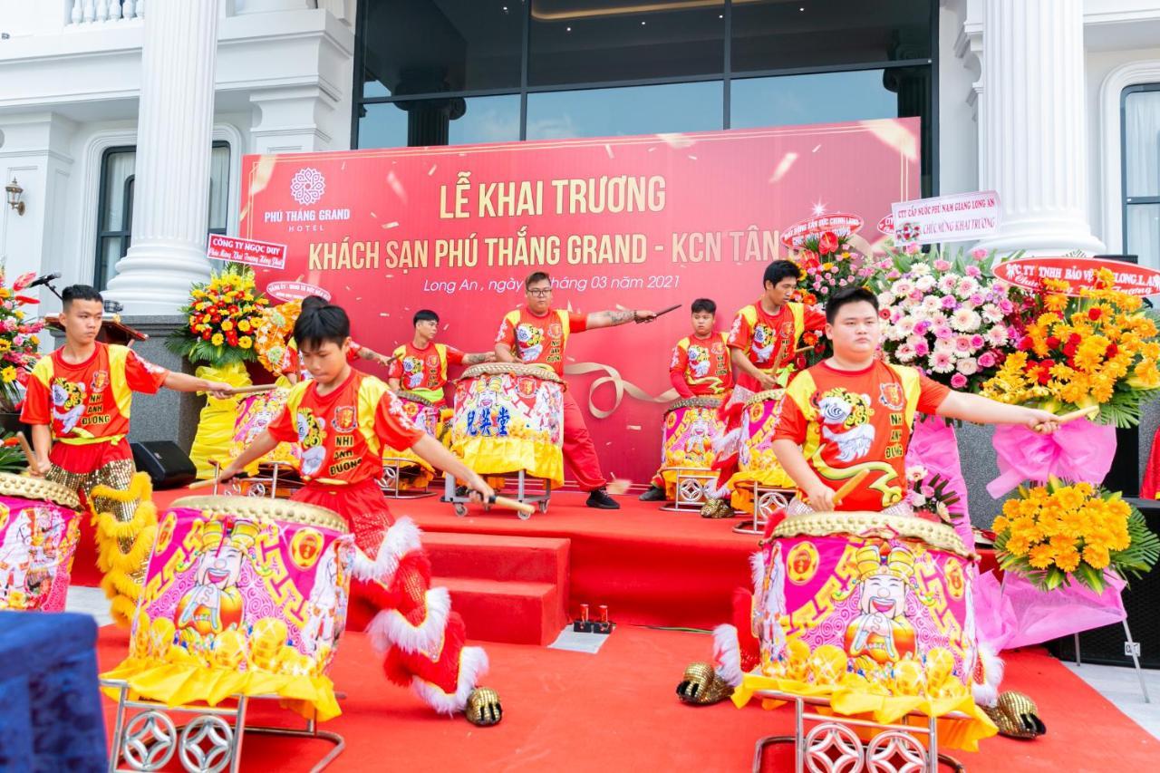 Phu Thang Grand Hotel Duc Hoa Экстерьер фото