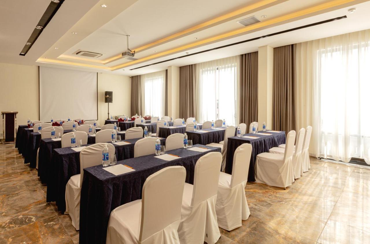 Phu Thang Grand Hotel Duc Hoa Экстерьер фото