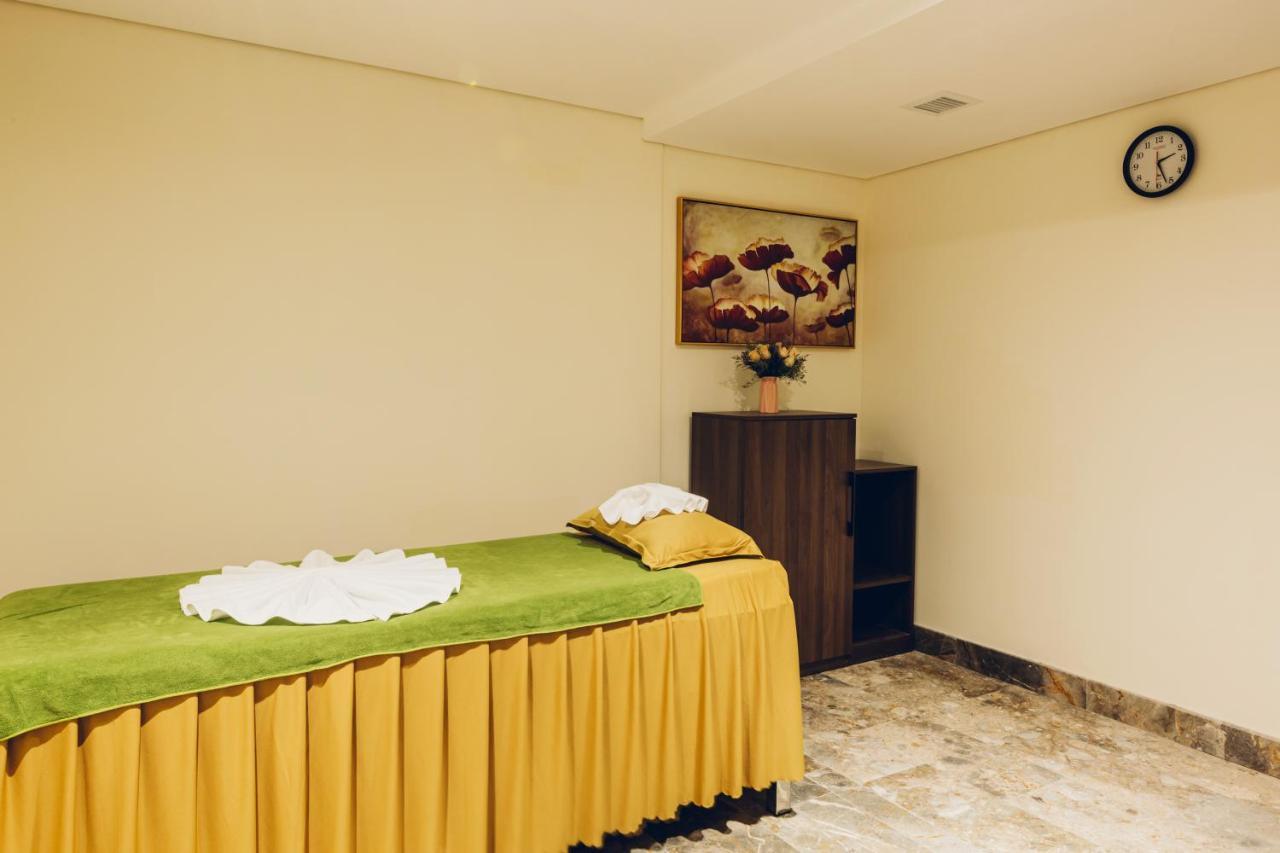 Phu Thang Grand Hotel Duc Hoa Экстерьер фото