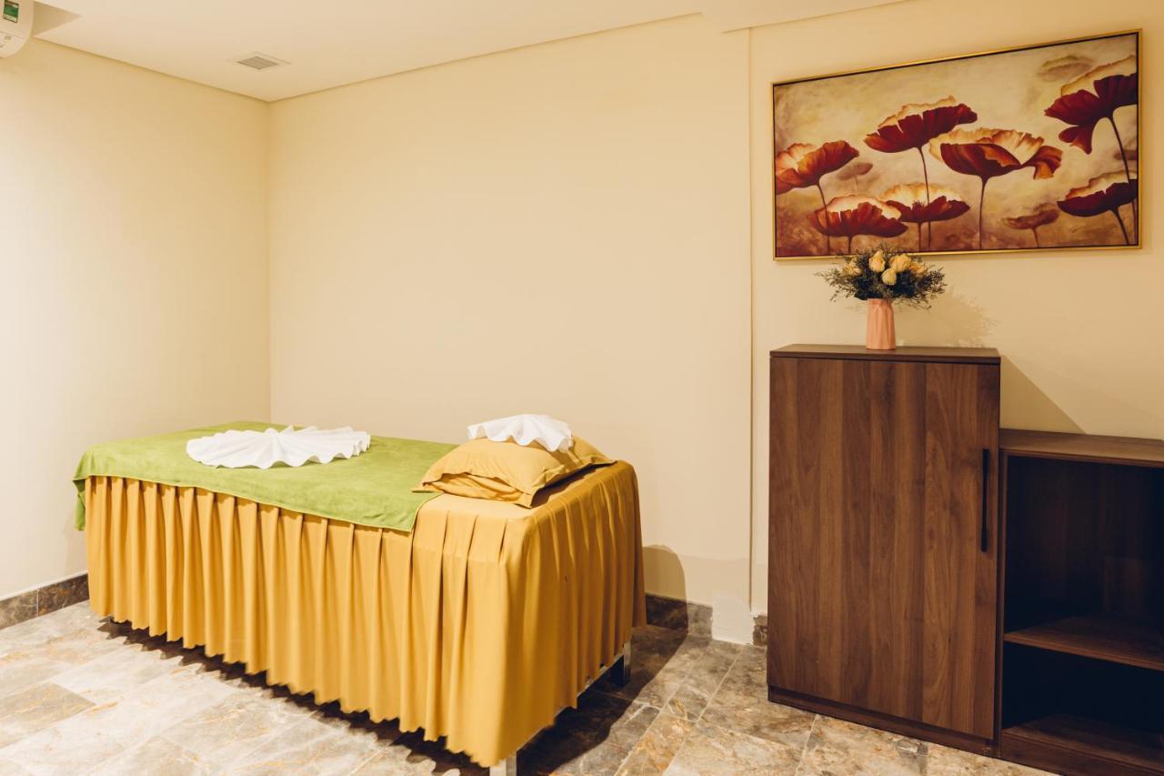 Phu Thang Grand Hotel Duc Hoa Экстерьер фото