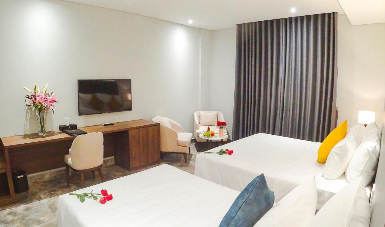 Phu Thang Grand Hotel Duc Hoa Экстерьер фото