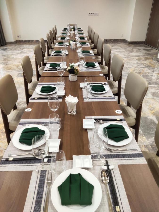Phu Thang Grand Hotel Duc Hoa Экстерьер фото