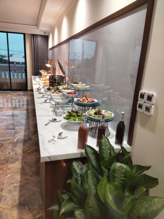 Phu Thang Grand Hotel Duc Hoa Экстерьер фото